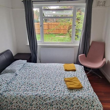 Ritzs Place Northolt  Eksteriør billede