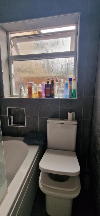Ritzs Place Northolt  Eksteriør billede